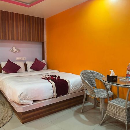 Om Tandoori Hotel カトマンズ エクステリア 写真